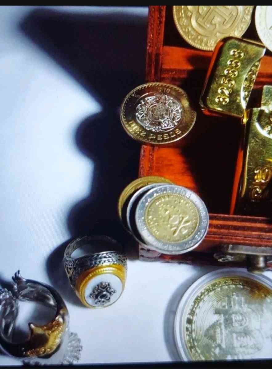 VINTAGE CHEST SET GOLD  SILVER PLATED - Brooklyn, New York - FleaMarketBay