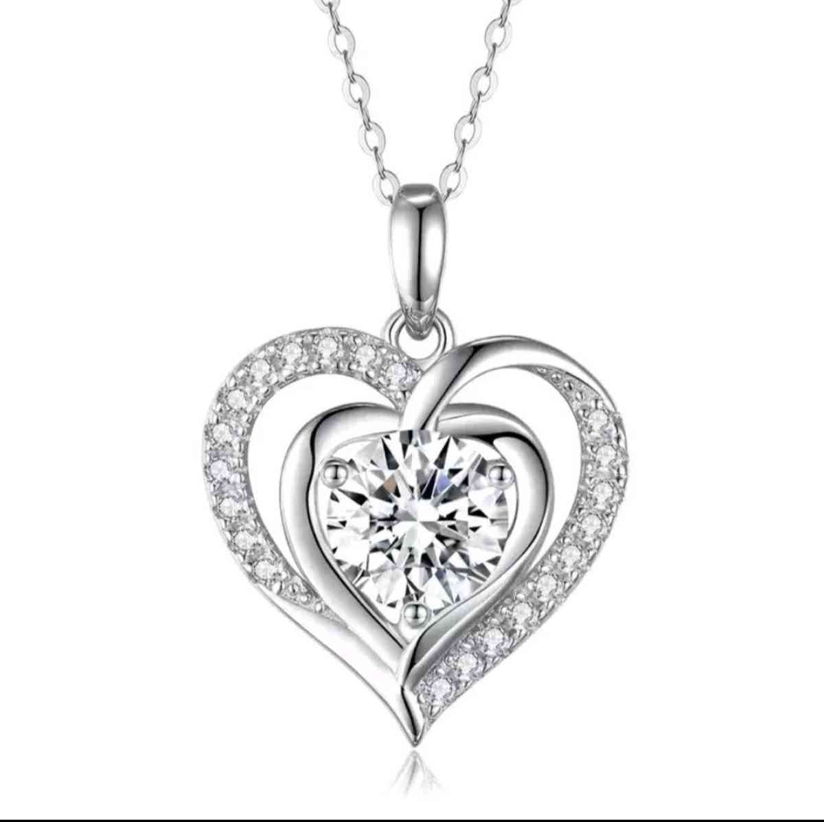 heartshaped pendant necklace - Minden, Louisiana - FleaMarketBay