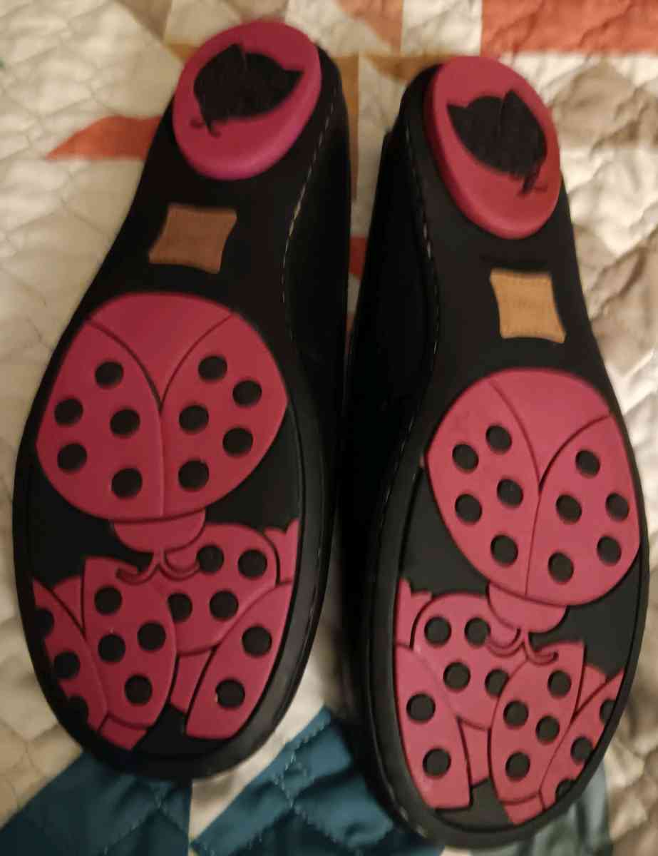 Born brand leather mules - Chapel Hill, Tennessee - FleaMarketBay