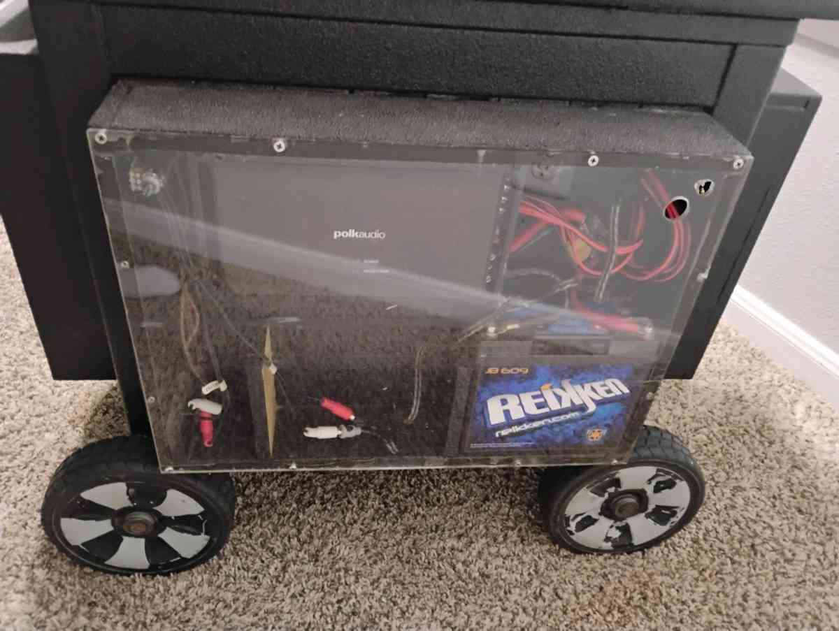 cooler with speakers - Houston, Texas - FleaMarketBay