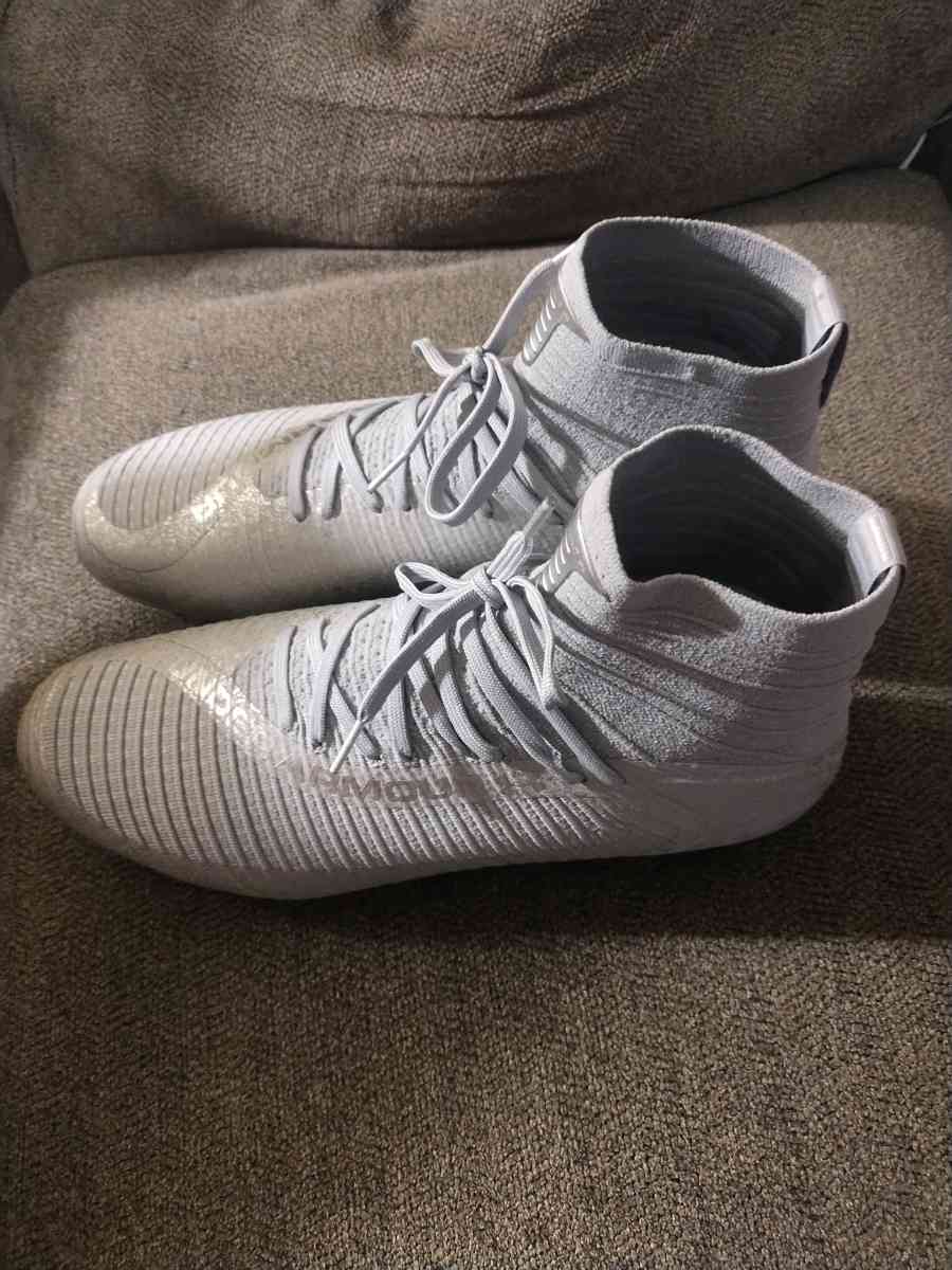 Under Armour UA Highlight 2 MC Knit Silver Football Cleats S - Tomball, Texas - FleaMarketBay