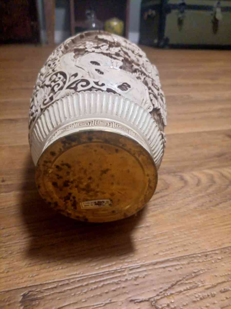 vintage Chinese Asian white cinnabar vase