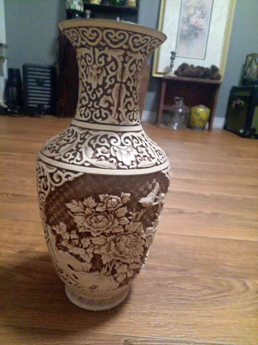 vintage Chinese Asian white cinnabar vase