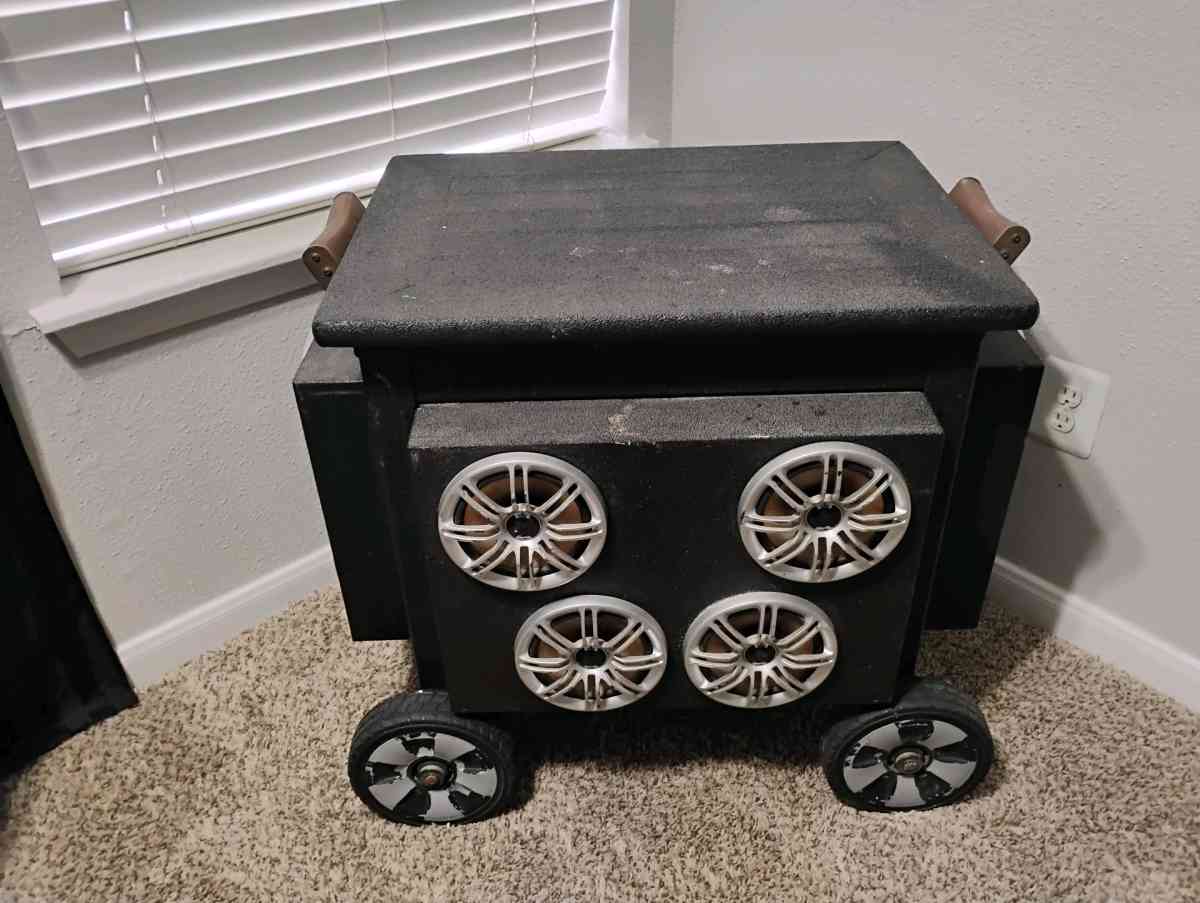 cooler with speakers - Houston, Texas - FleaMarketBay
