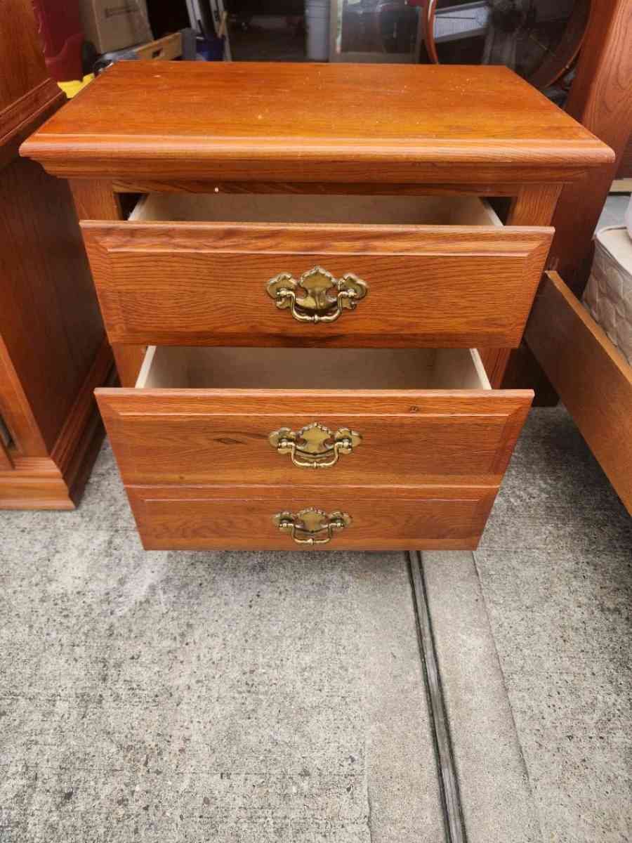 King Size Bedroom Set - Conroe, Texas - FleaMarketBay