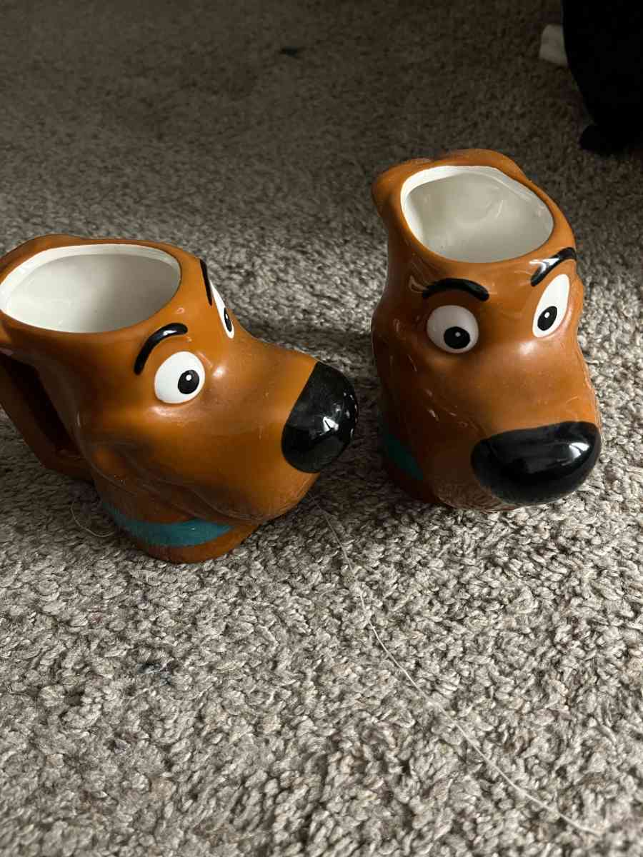 2 scooby doo cartoon cups