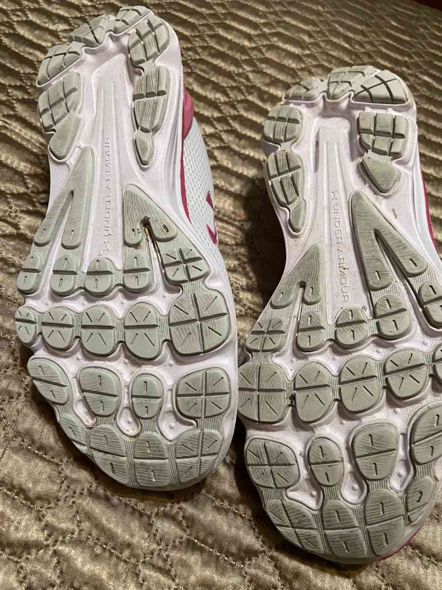 Hunder Armour women - Bartlett, Texas - FleaMarketBay