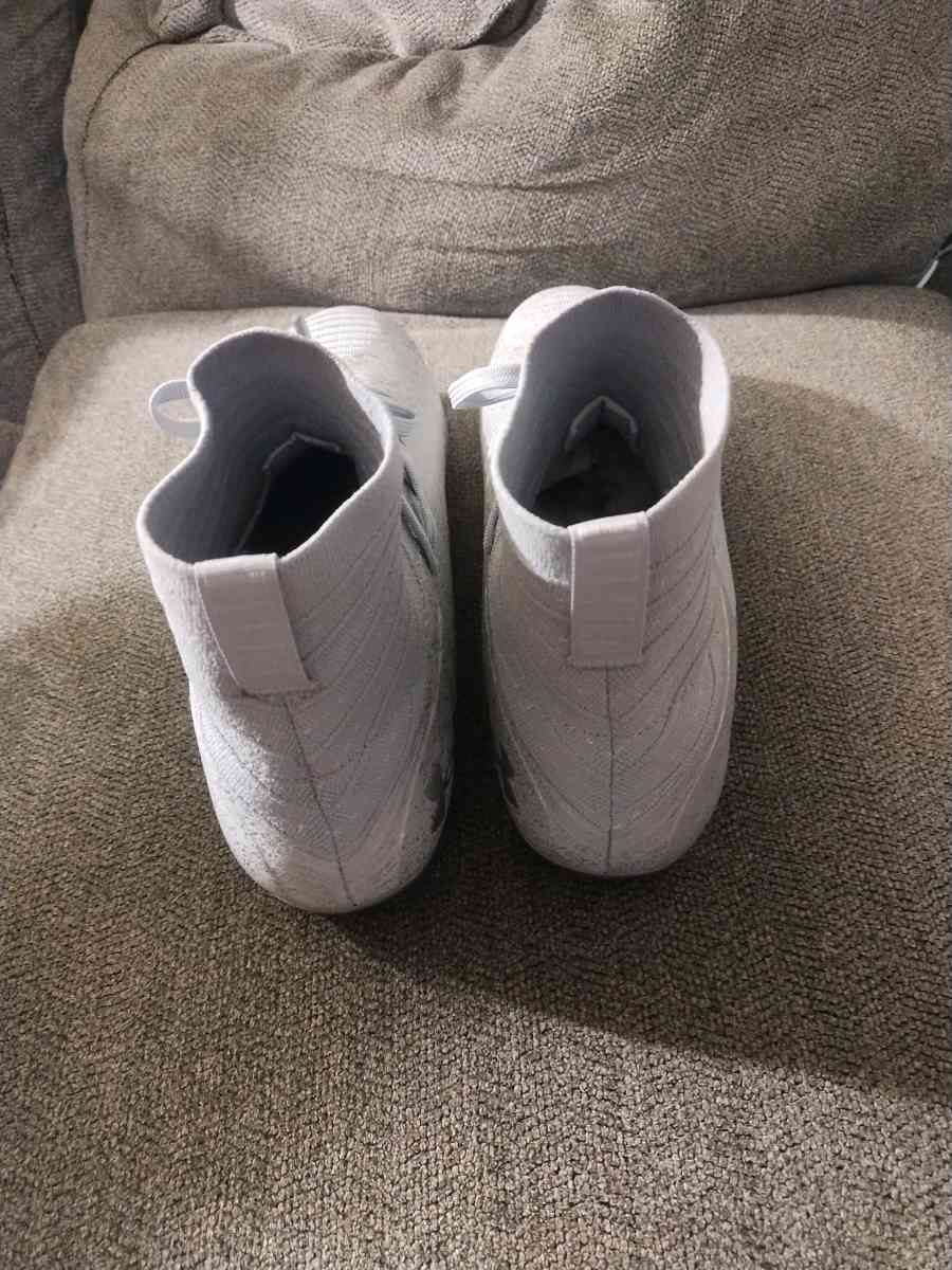 Under Armour UA Highlight 2 MC Knit Silver Football Cleats S - Tomball, Texas - FleaMarketBay