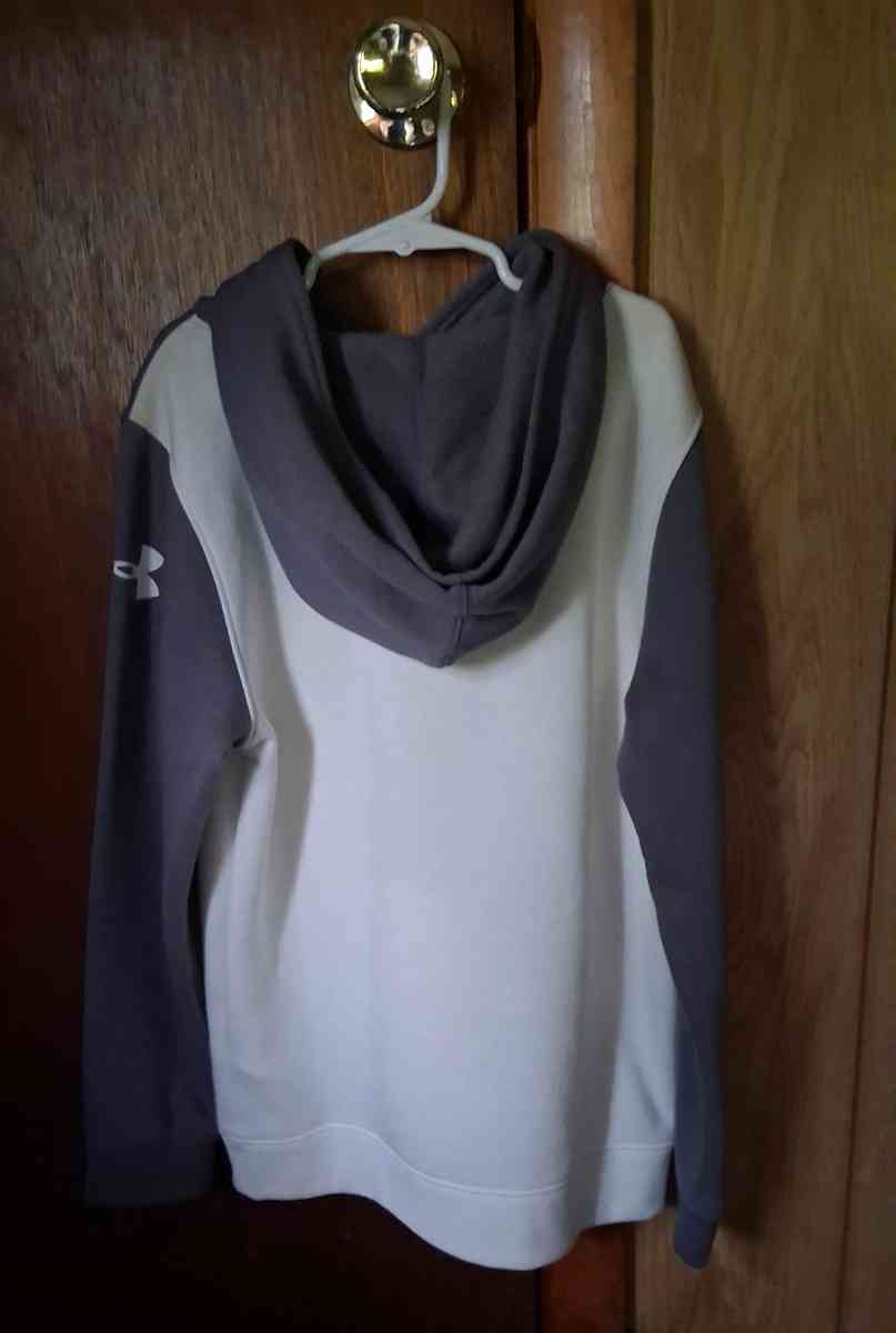 BOYS YOUTH MEDIUM UNDER ARMOUR HOODIE