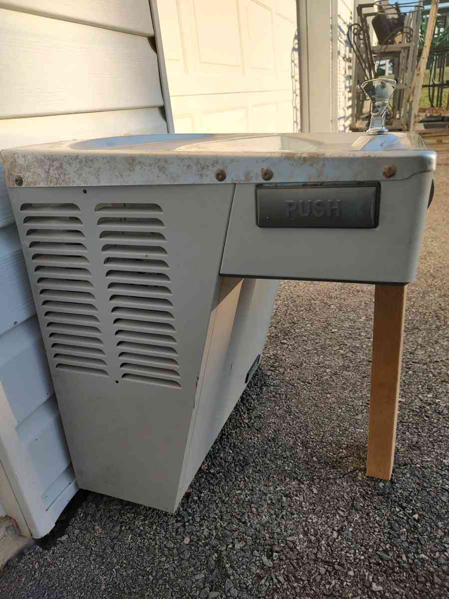 wall mount water fountain