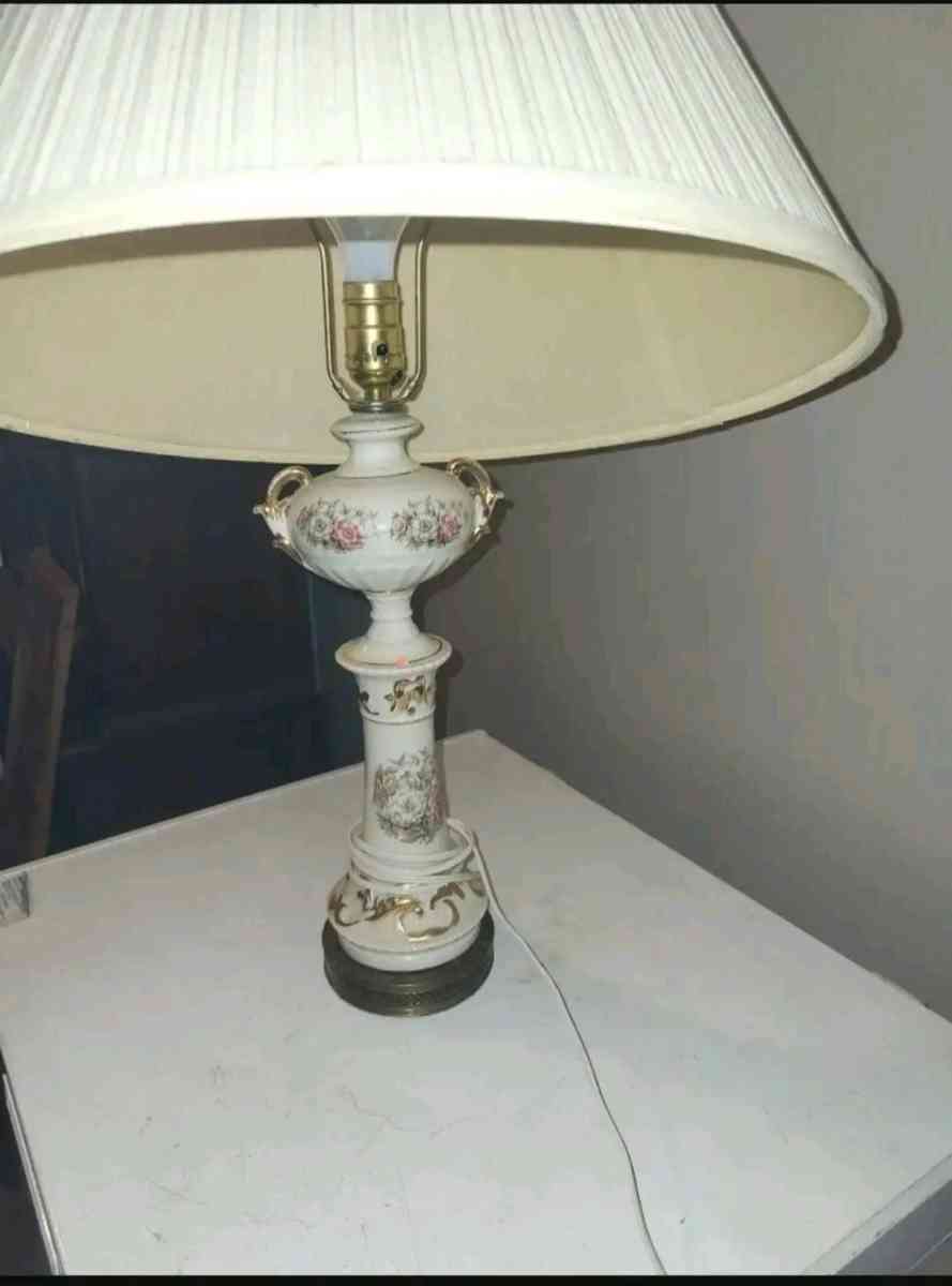 white floral ceramic lamp - Acworth, Georgia - FleaMarketBay