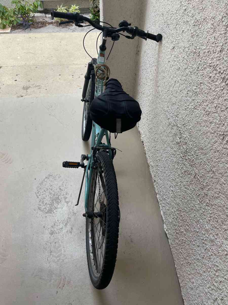 The Huffy Rock Creek 26inch Mountain Bike mint