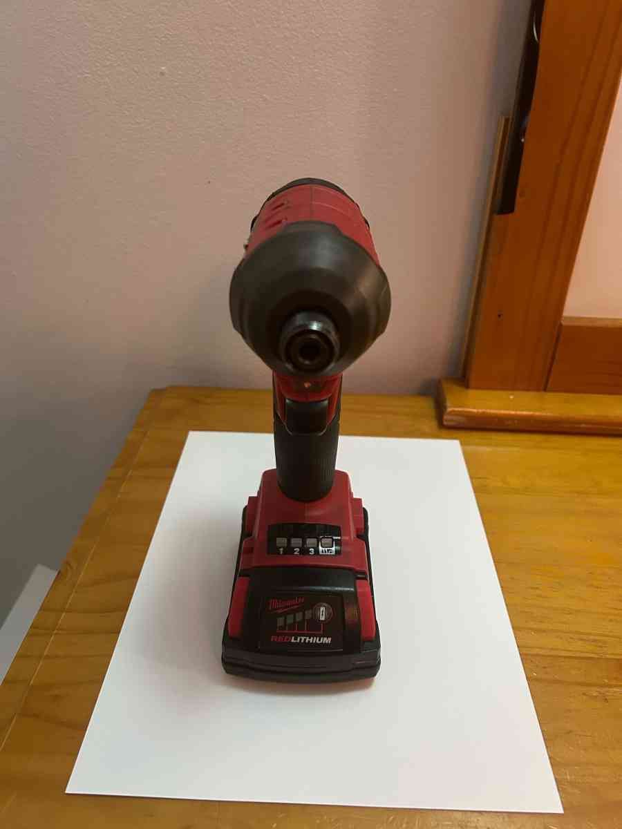 Milwaukee M18 14 hex impact driver with battery - Bridgeview, Illinois - FleaMarketBay