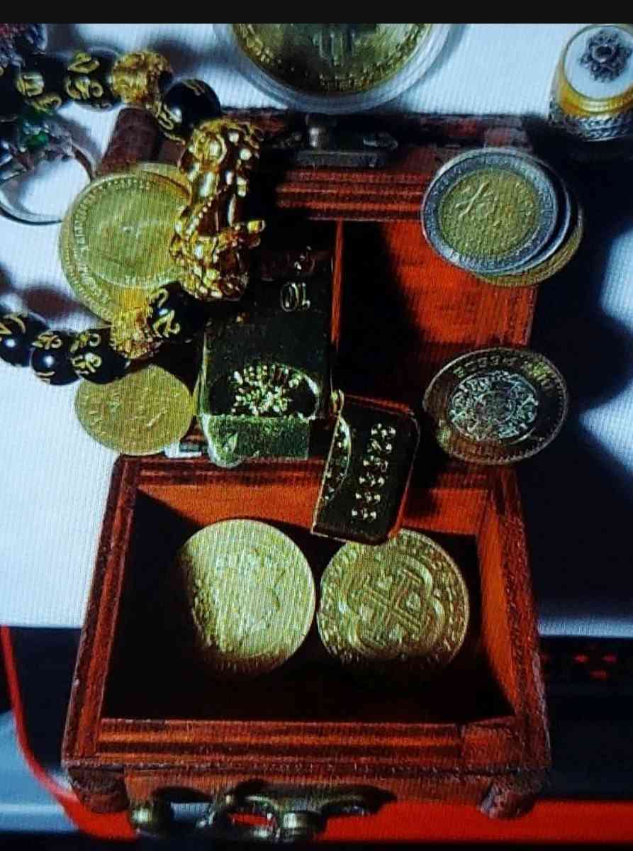 VINTAGE CHEST SET GOLD  SILVER PLATED - Brooklyn, New York - FleaMarketBay
