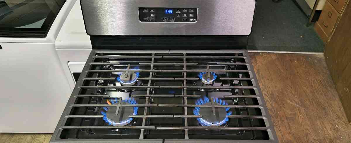 Whirlpool StainlessBlack 4 Burner Gas Range - New Castle, Pennsylvania - FleaMarketBay