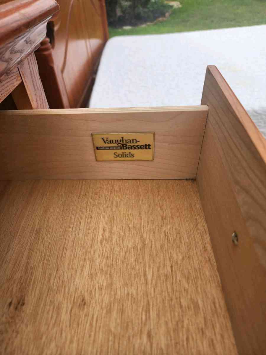 King Size Bedroom Set - Conroe, Texas - FleaMarketBay