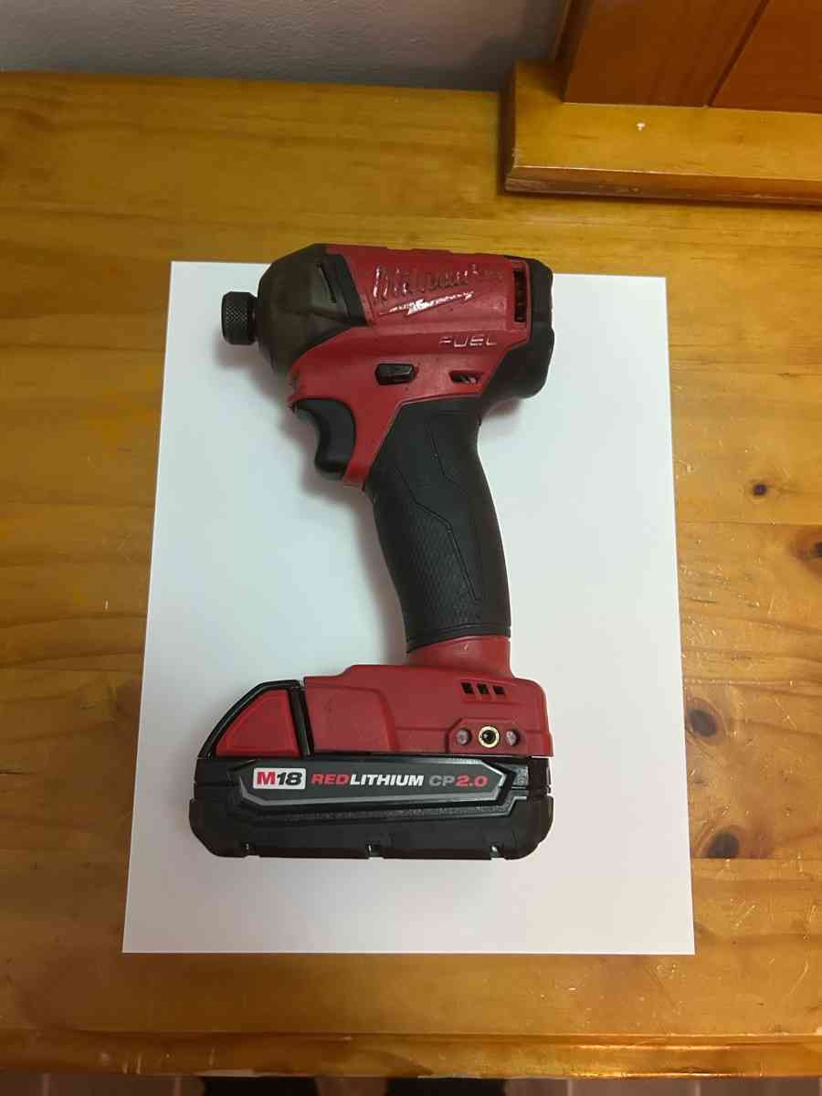 Milwaukee M18 14 hex impact driver with battery - Bridgeview, Illinois - FleaMarketBay