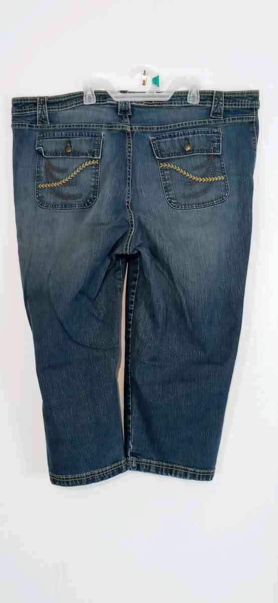 Womens Faded Glory Plus Capris