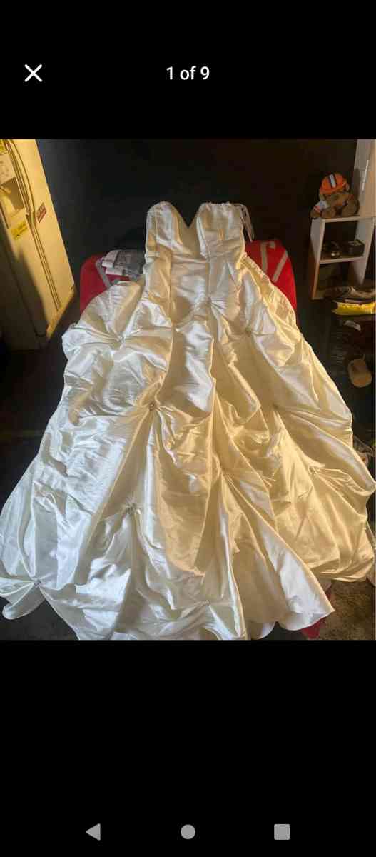 new size 8 Ivory wedding dress - Wadsworth, Ohio - FleaMarketBay