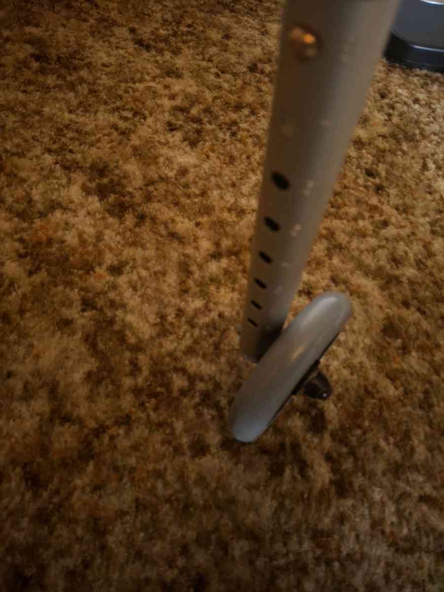 Adjustable walker with wheels - Syracuse, New York - FleaMarketBay