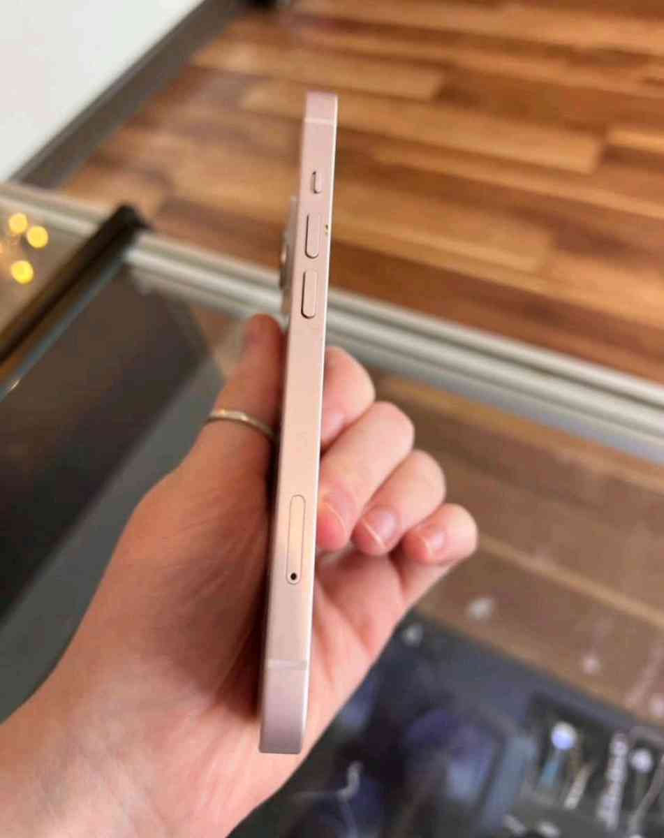 IPhone 13 unlocked - Denver, Colorado - FleaMarketBay