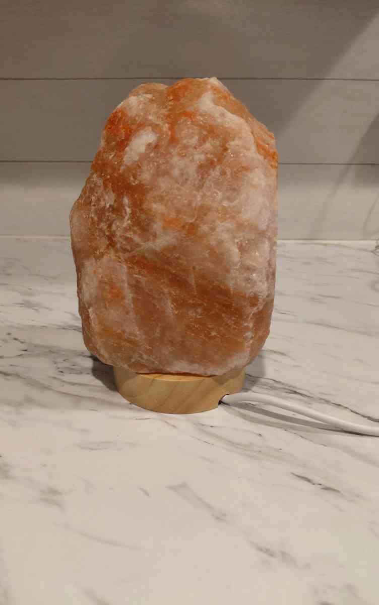 hymalayan salt lamp - Acworth, Georgia - FleaMarketBay