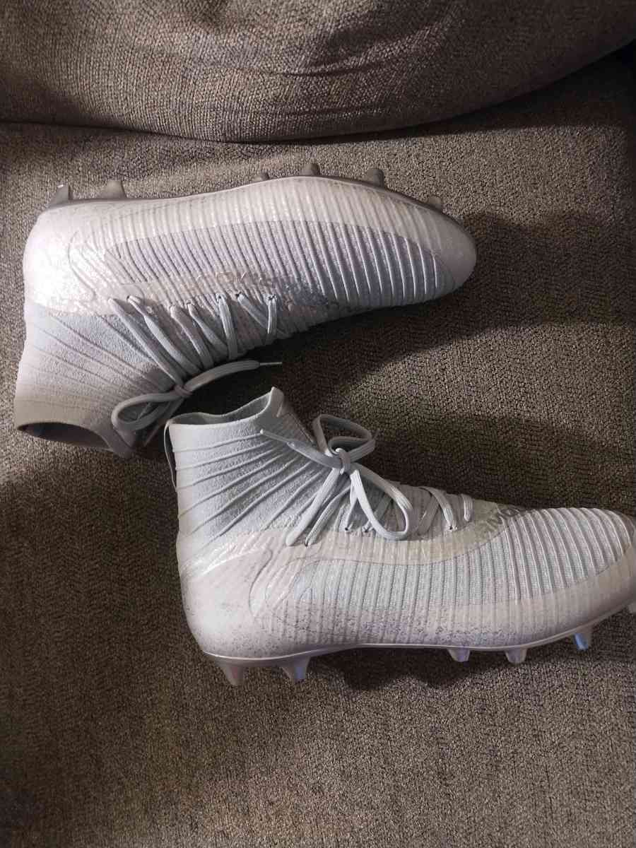 Under Armour UA Highlight 2 MC Knit Silver Football Cleats S - Tomball, Texas - FleaMarketBay