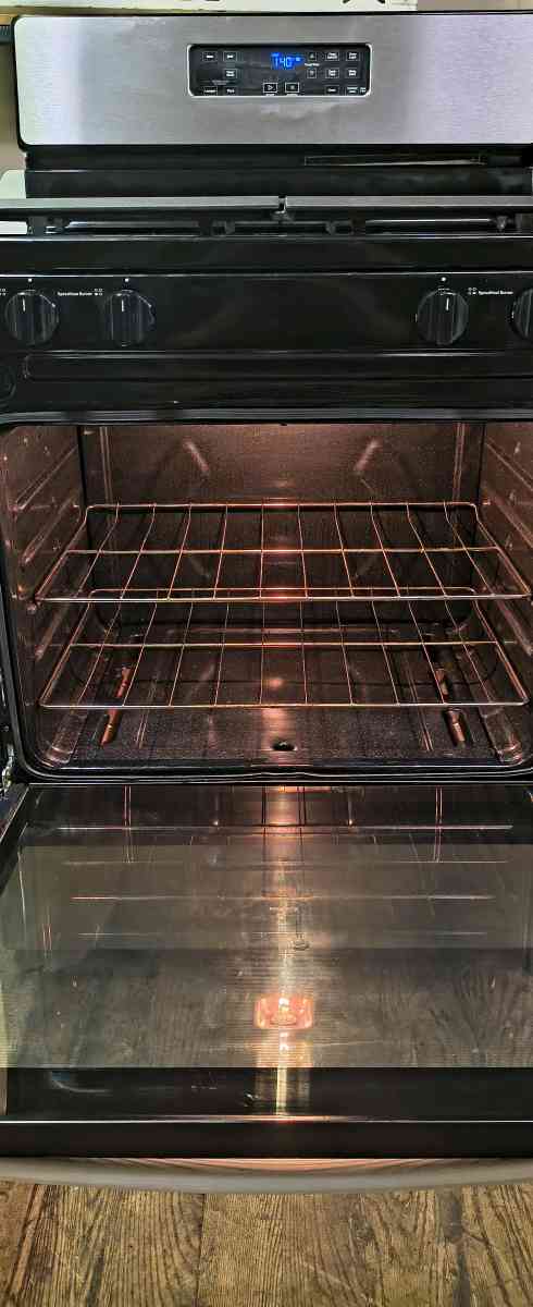 Whirlpool StainlessBlack 4 Burner Gas Range - New Castle, Pennsylvania - FleaMarketBay