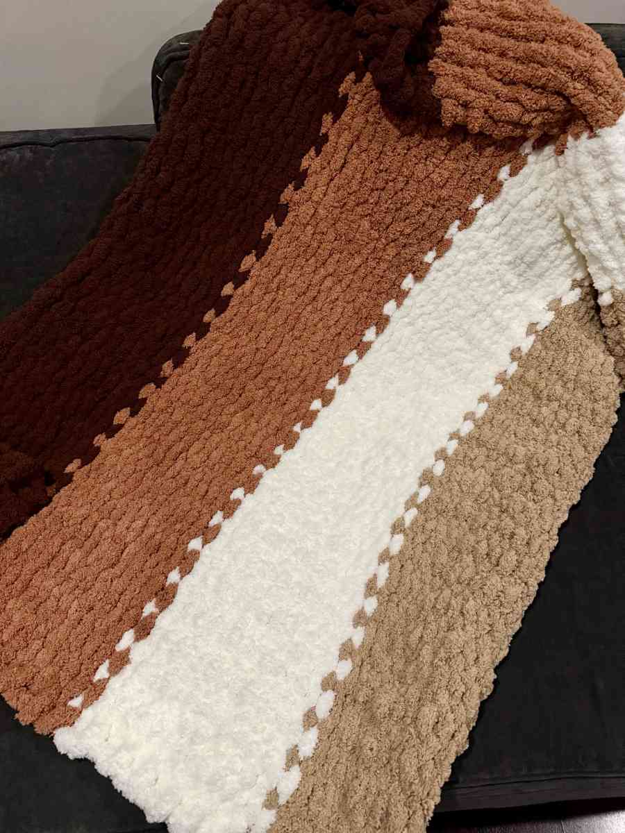 hand made blanket - Glen Ellyn, Illinois - FleaMarketBay