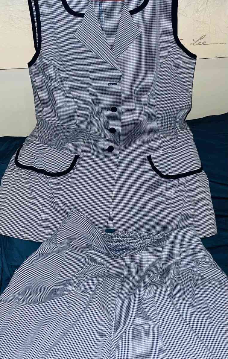 vintage clothing from dresses to jackets - Agency, Missouri - FleaMarketBay