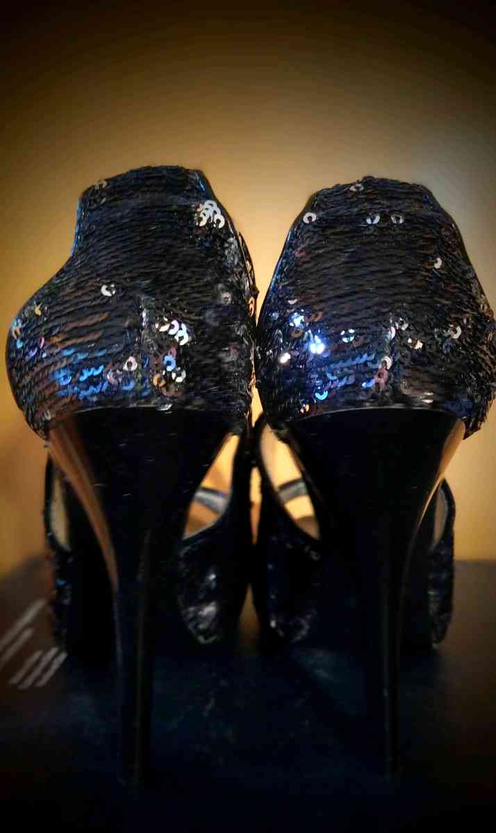 The Vintage Guess Black Sequence Open Toe heels size 6
