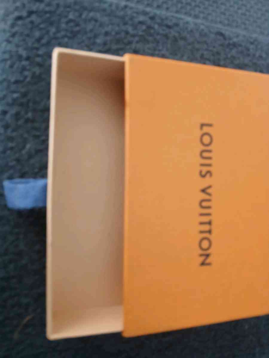 Louis Vuitton Box - Banning, California - FleaMarketBay