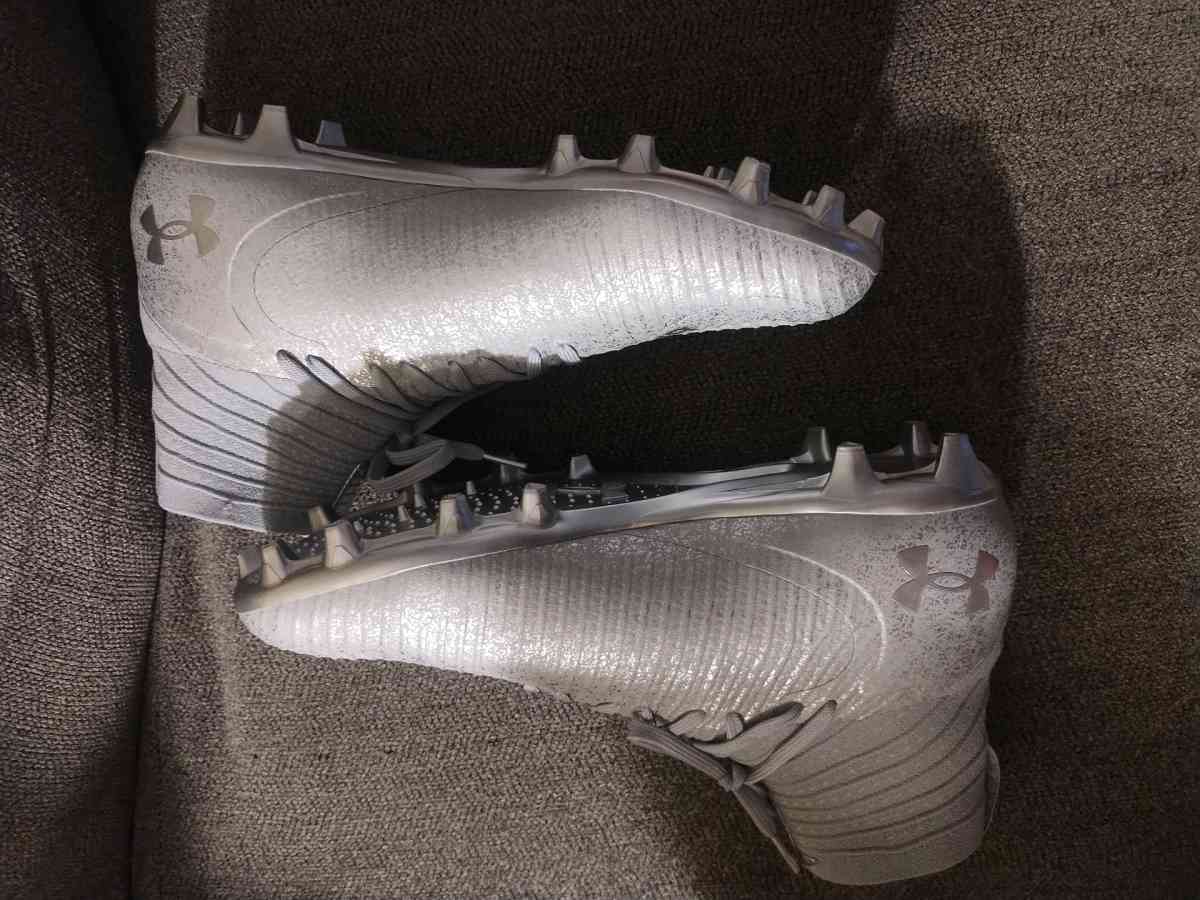 Under Armour UA Highlight 2 MC Knit Silver Football Cleats S - Tomball, Texas - FleaMarketBay