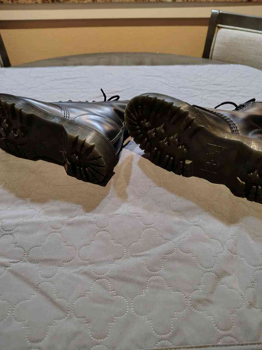 Dr Martens Jadon leather boots  Size 6