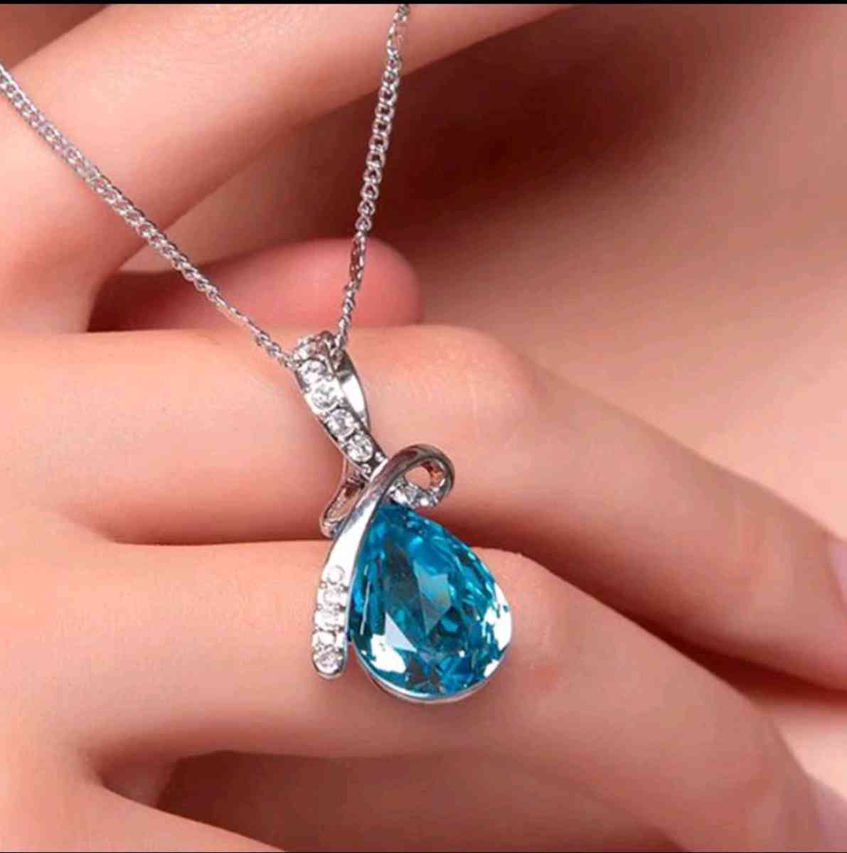 water drop shaped necklace - Minden, Louisiana - FleaMarketBay