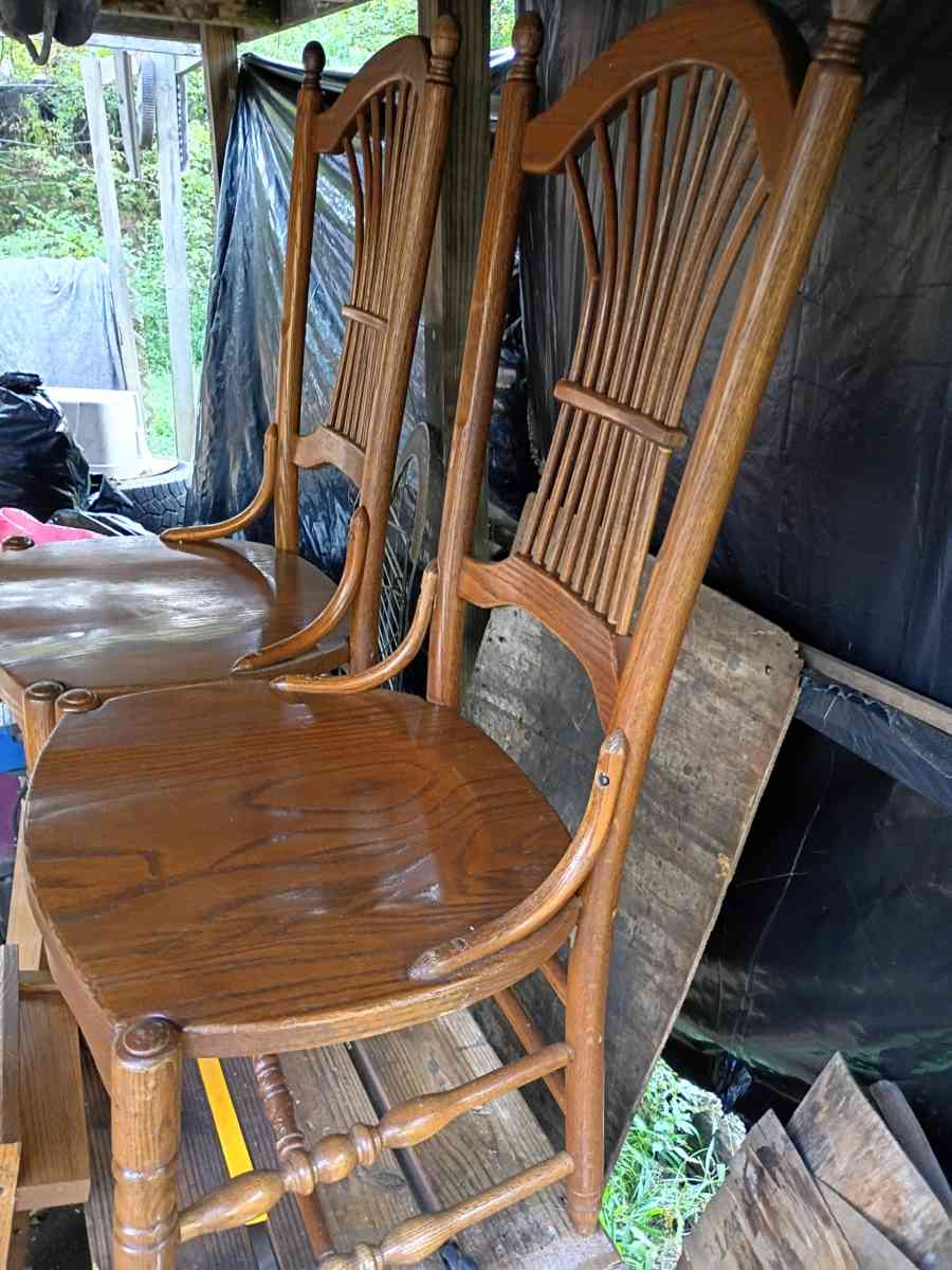 Amish Designs Oak dining table mint condition