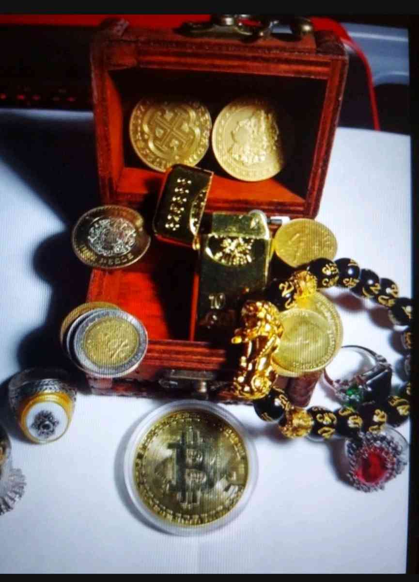 VINTAGE CHEST SET GOLD  SILVER PLATED - Brooklyn, New York - FleaMarketBay
