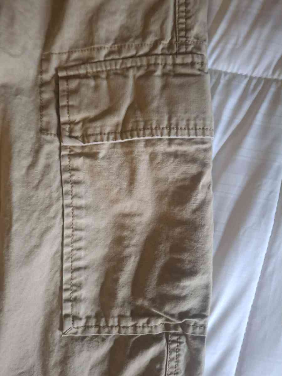 Old Navy Cargo pants 36x30 - Syracuse, New York - FleaMarketBay