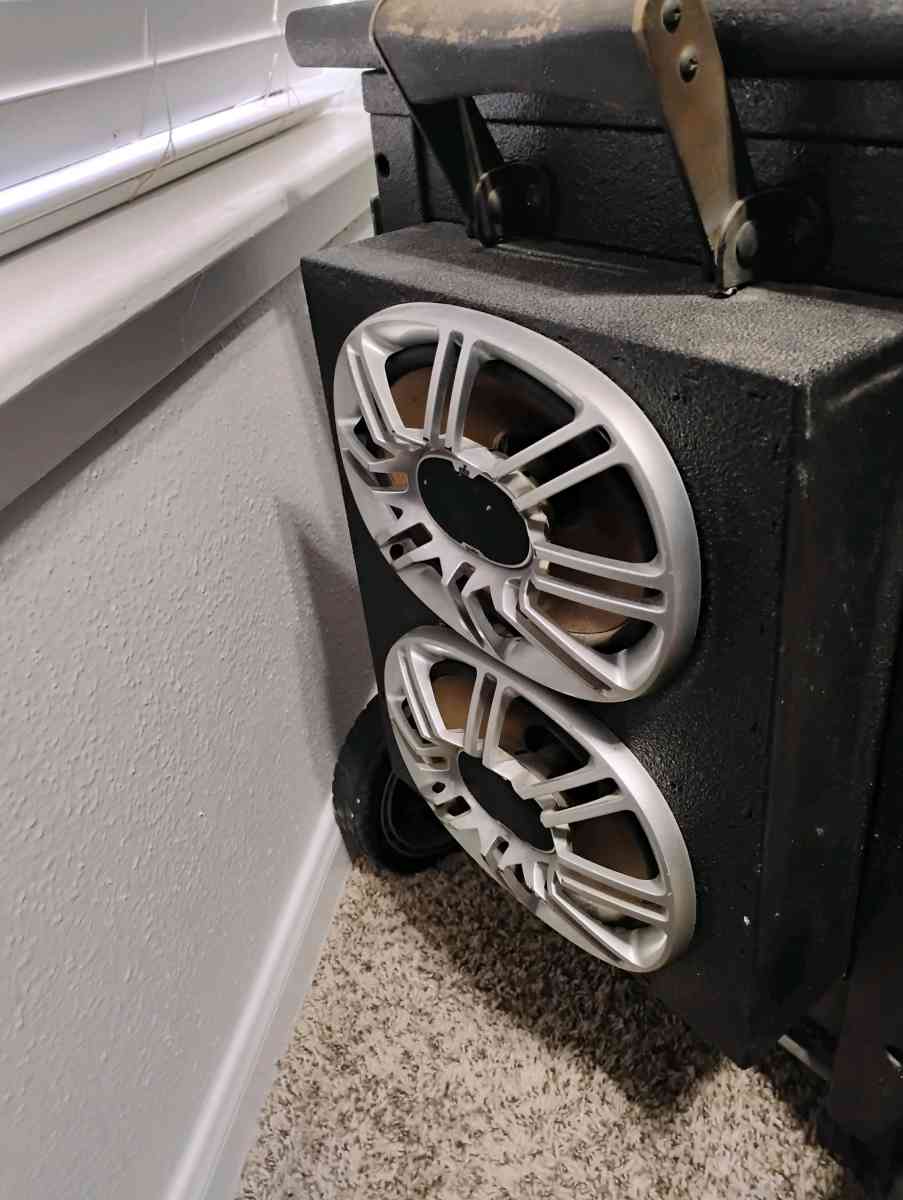 cooler with speakers - Houston, Texas - FleaMarketBay