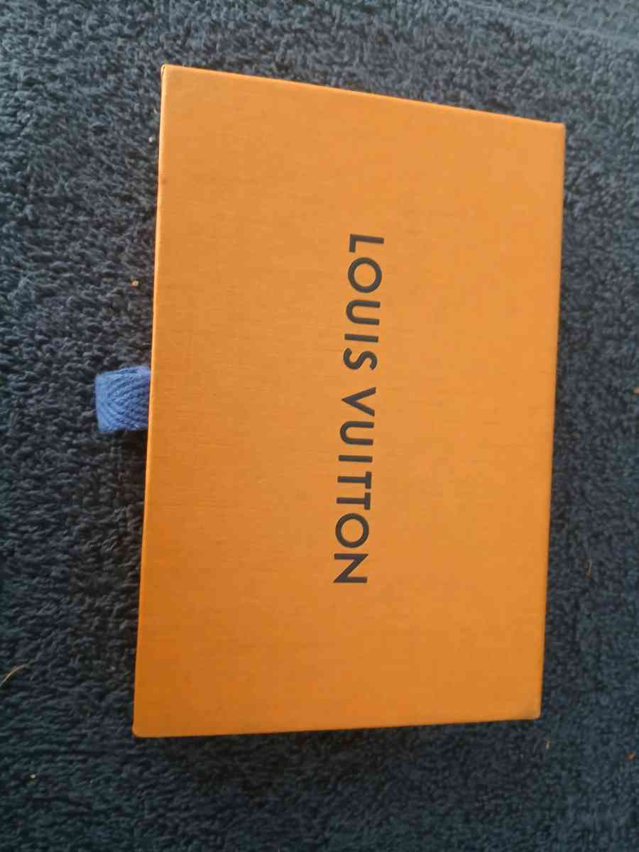 Louis Vuitton Box - Banning, California - FleaMarketBay