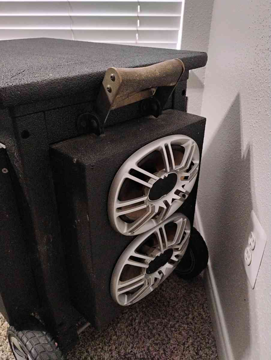 cooler with speakers - Houston, Texas - FleaMarketBay