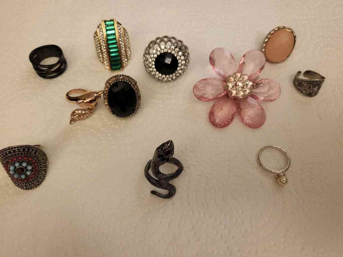 ASSORTED Rings collection - Vacaville, California - FleaMarketBay