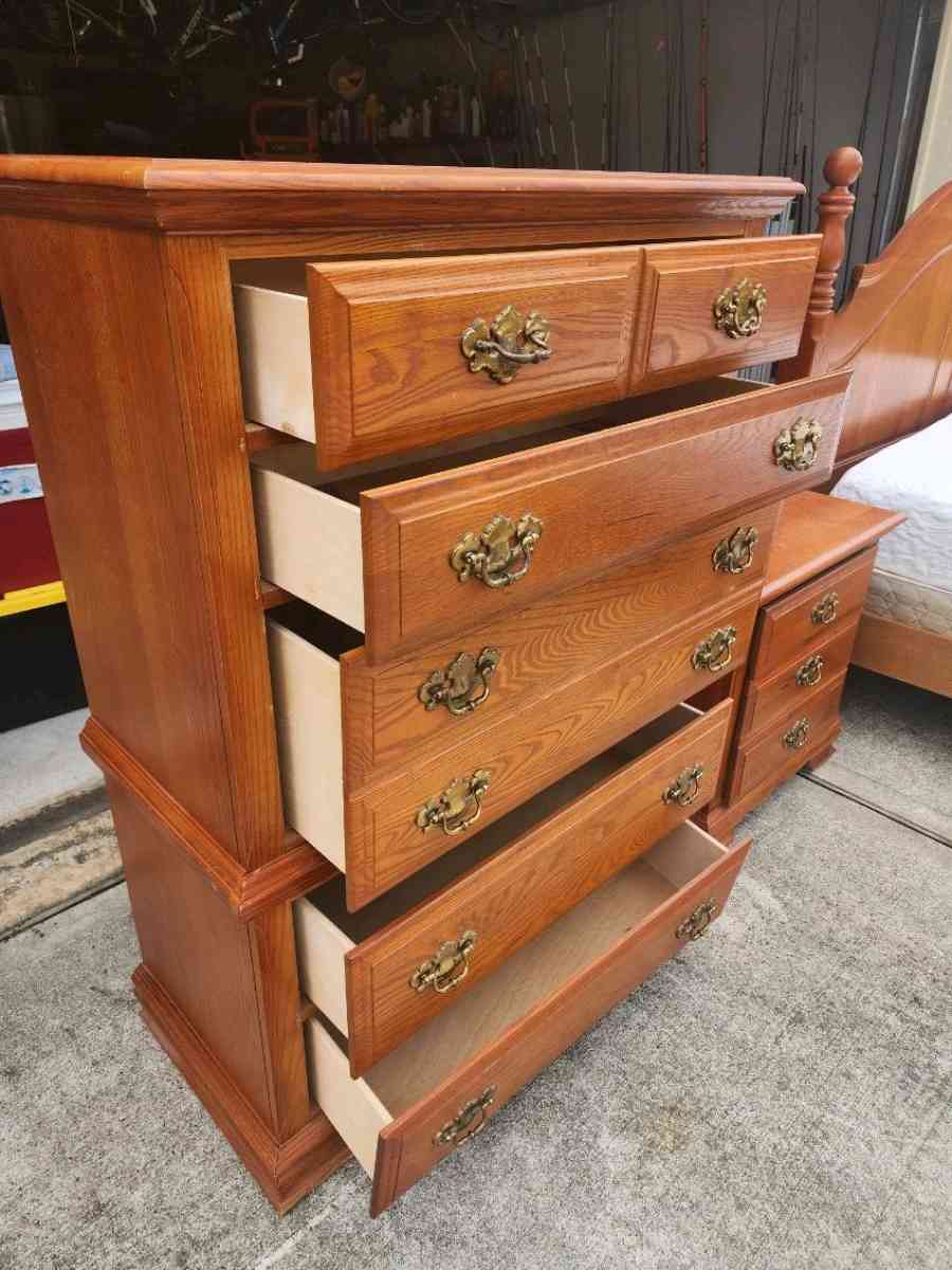 King Size Bedroom Set - Conroe, Texas - FleaMarketBay