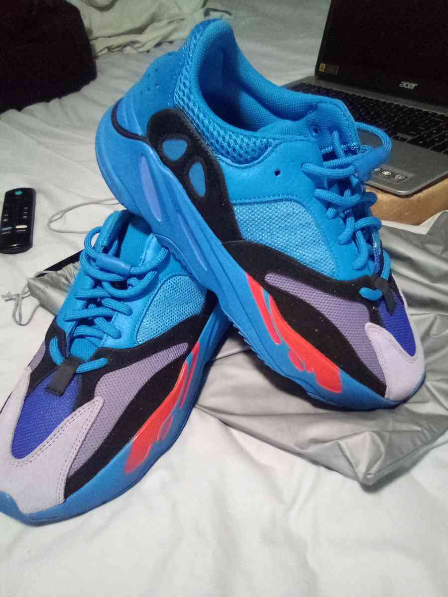 Yezzy Boost 700 HI RES BLUE