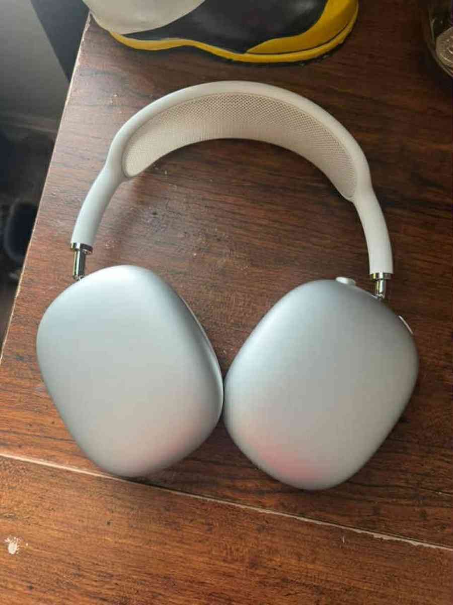 AirPod maxes