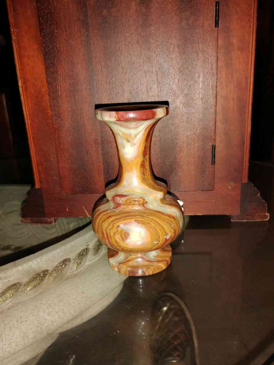 onyx swirl single bed vase