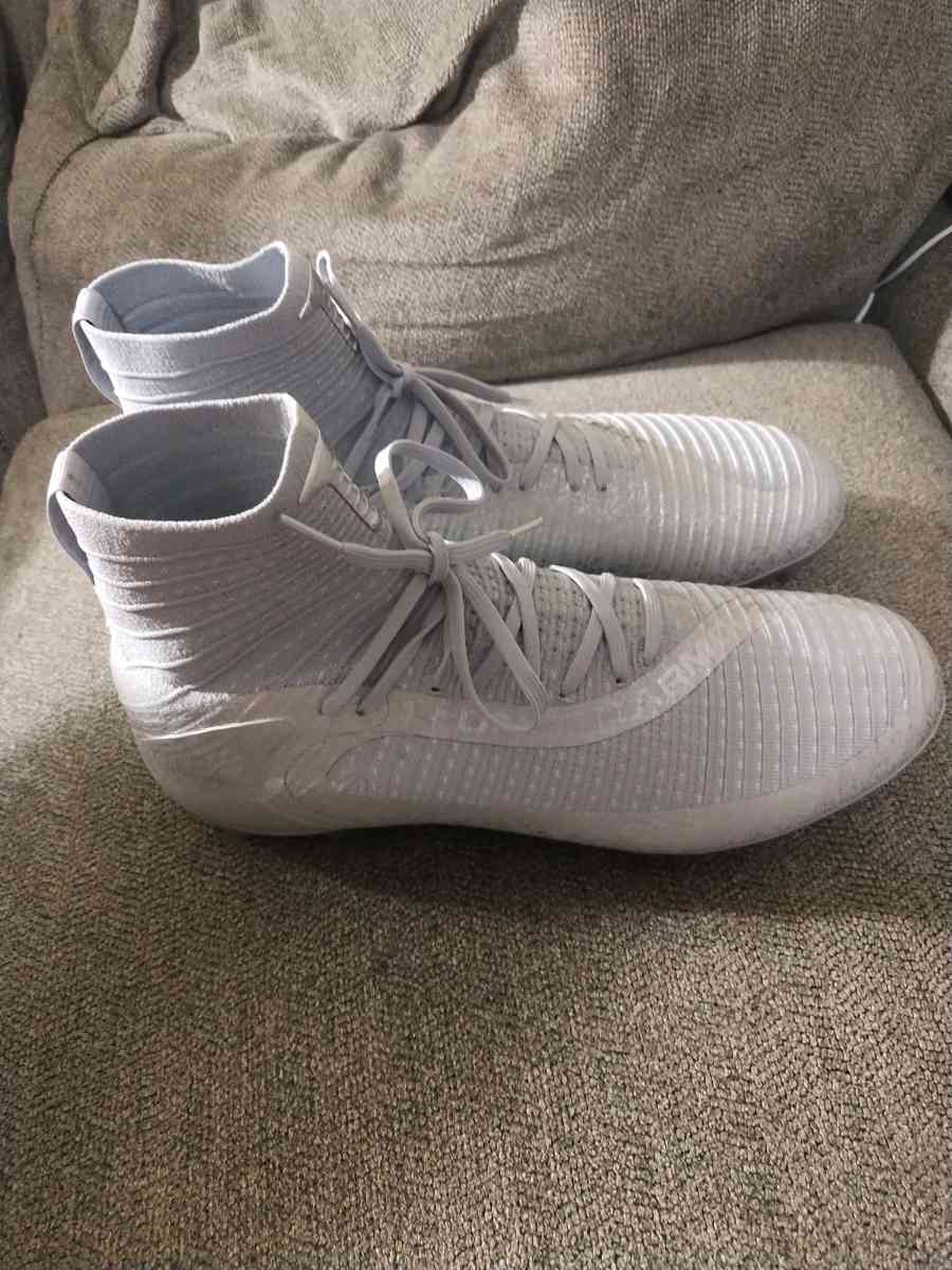 Under Armour UA Highlight 2 MC Knit Silver Football Cleats S - Tomball, Texas - FleaMarketBay