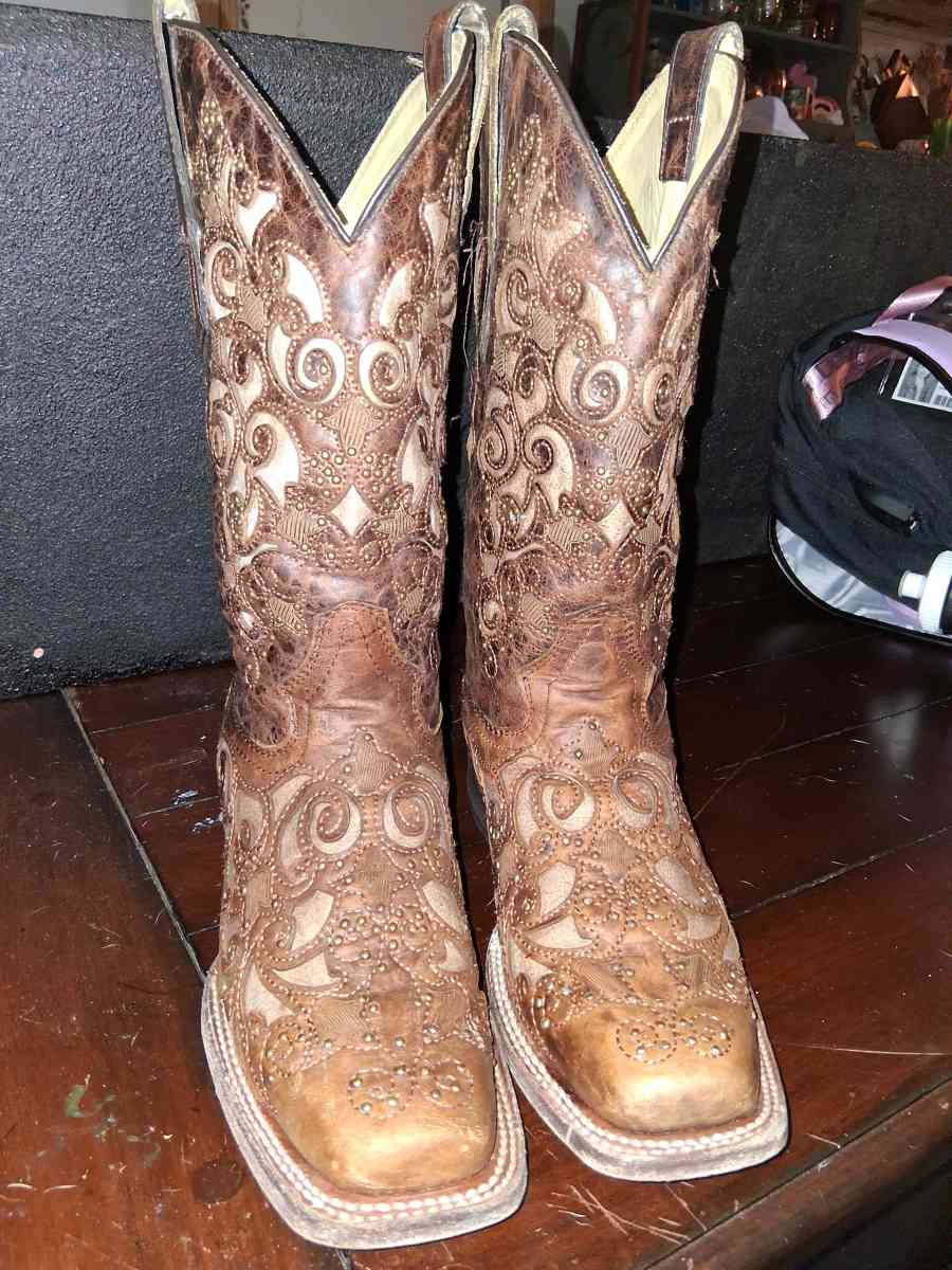 Corral Womens Embroidered Stud Inlay Western Boots - Commerce, Georgia - FleaMarketBay