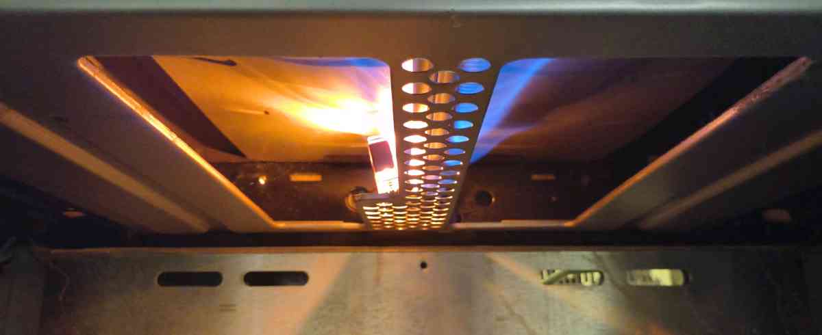 Whirlpool StainlessBlack 4 Burner Gas Range - New Castle, Pennsylvania - FleaMarketBay