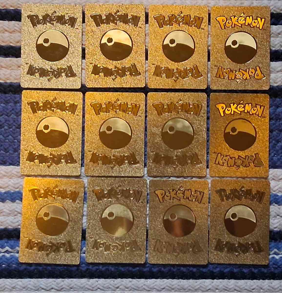 12 RANDOM PIKACHU GOLD FOIL PIKACHU POKMON CARDS